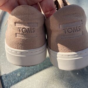 Toms Lenox Lace Up Tan Suede Sneaker SZ 10.5
